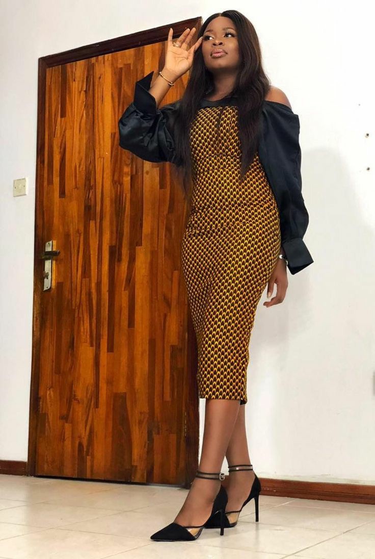 Robe africaine moderne mi-longue en wax